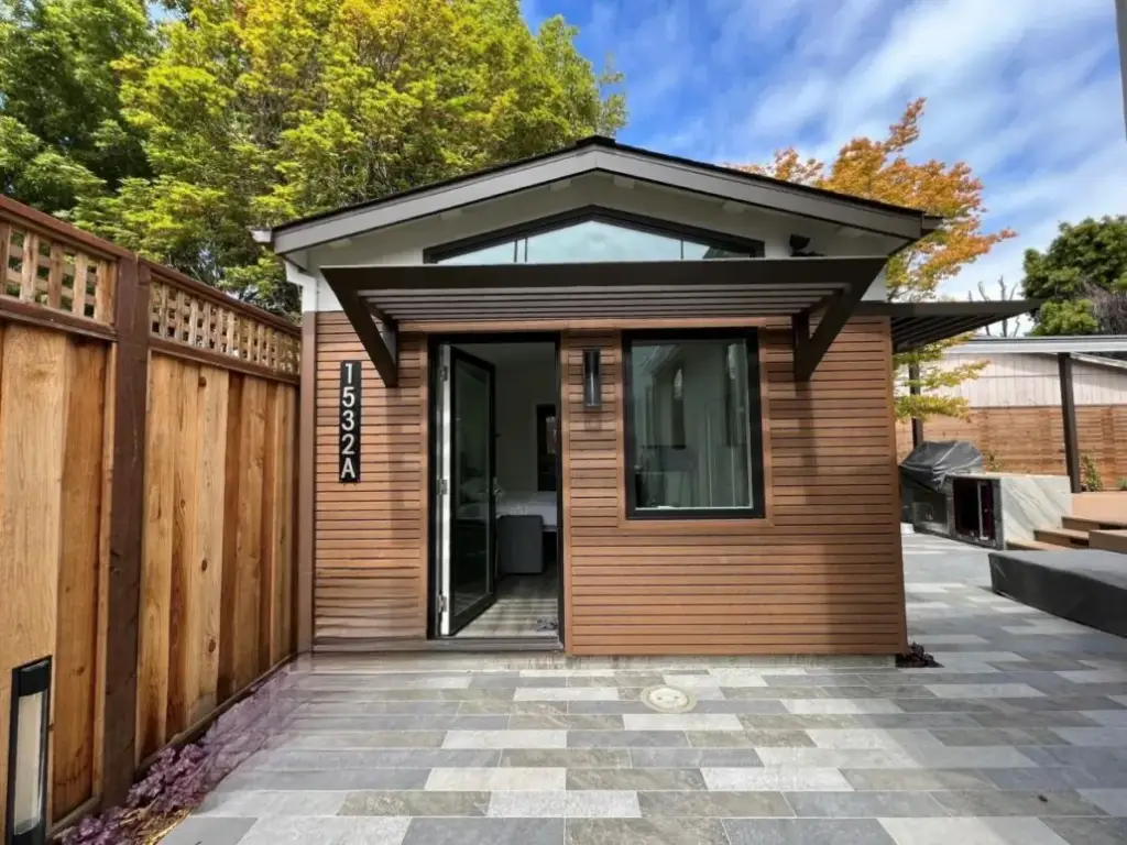 GUESTHOUSE/ADU